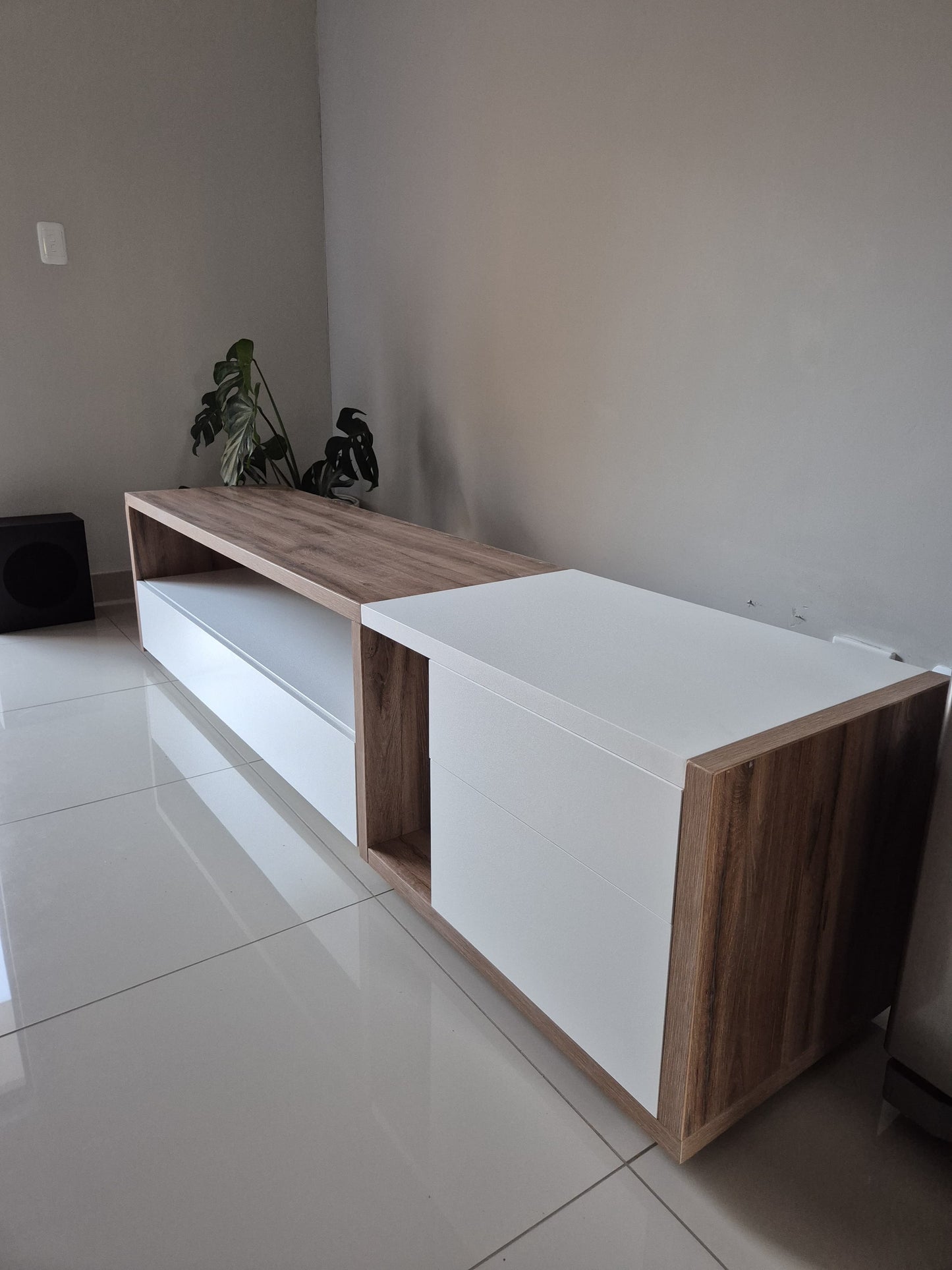Tunari TV Stand
