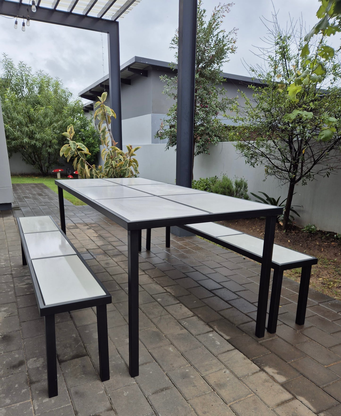 Onyx Steel-framed Outdoor Furniture